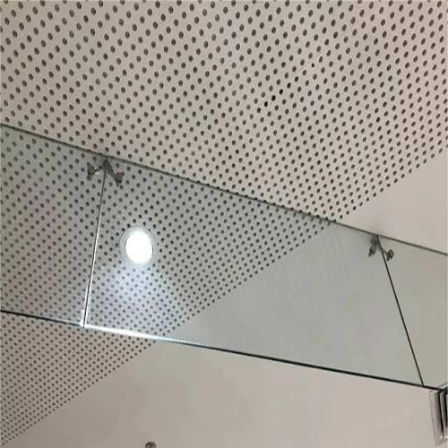 玻璃擋煙垂壁作用是什么(圖1) 玻璃垂壁擋煙.jpg